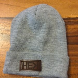 HE>i gray beanie